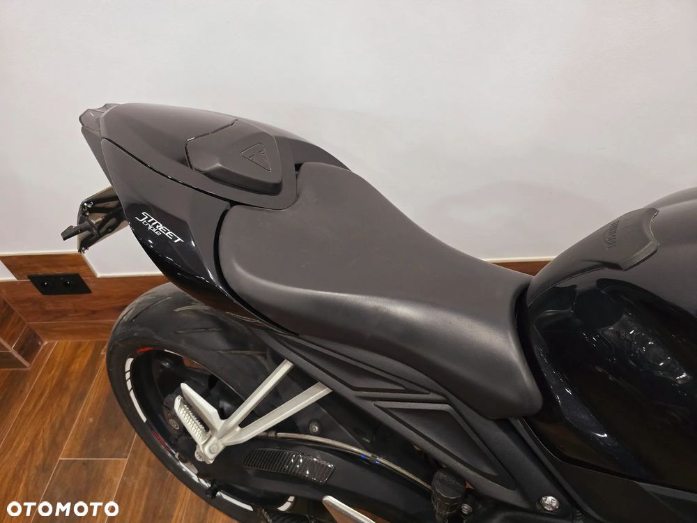 Triumph Street Triple - 16