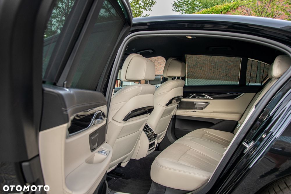 BMW Seria 7 740d xDrive - 23