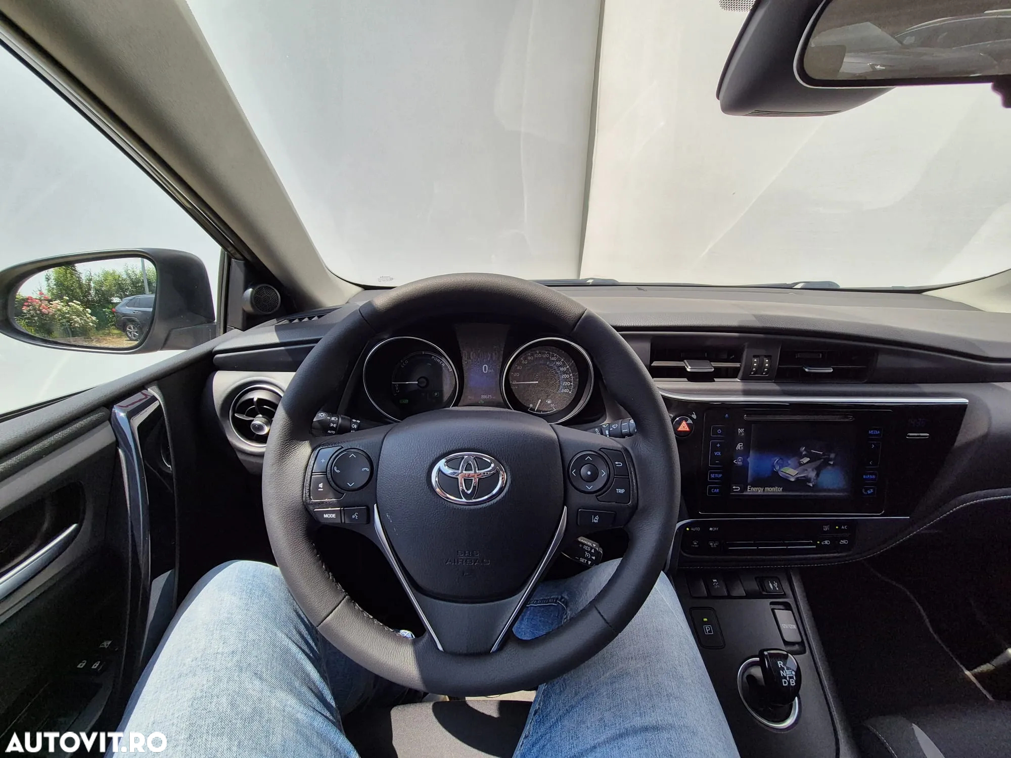 Toyota Auris 1.8 L VVT-i HSD Sol - 10