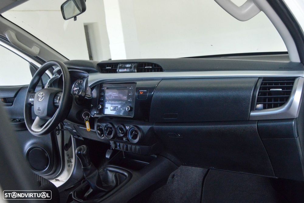 Toyota Hilux 2.4 D-4D 4WD CD CM - 10
