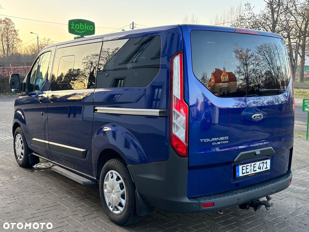 Ford Tourneo Custom - 12