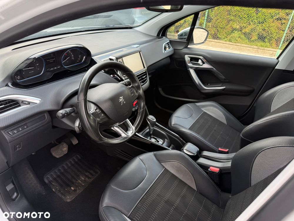 Peugeot 2008 PureTech 110 Stop&Start EAT6 Allure - 5