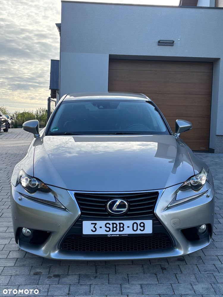 Lexus IS 300h Prestige - 3