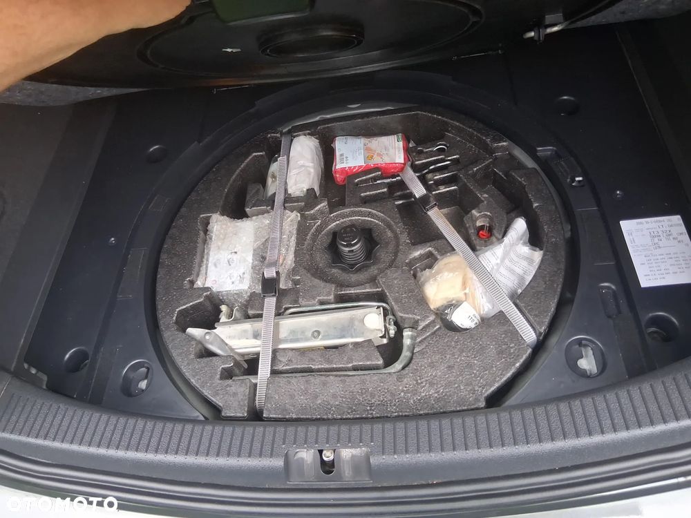 Volkswagen Touran 1.6 TDI DPF BlueMot Comfortline - 19