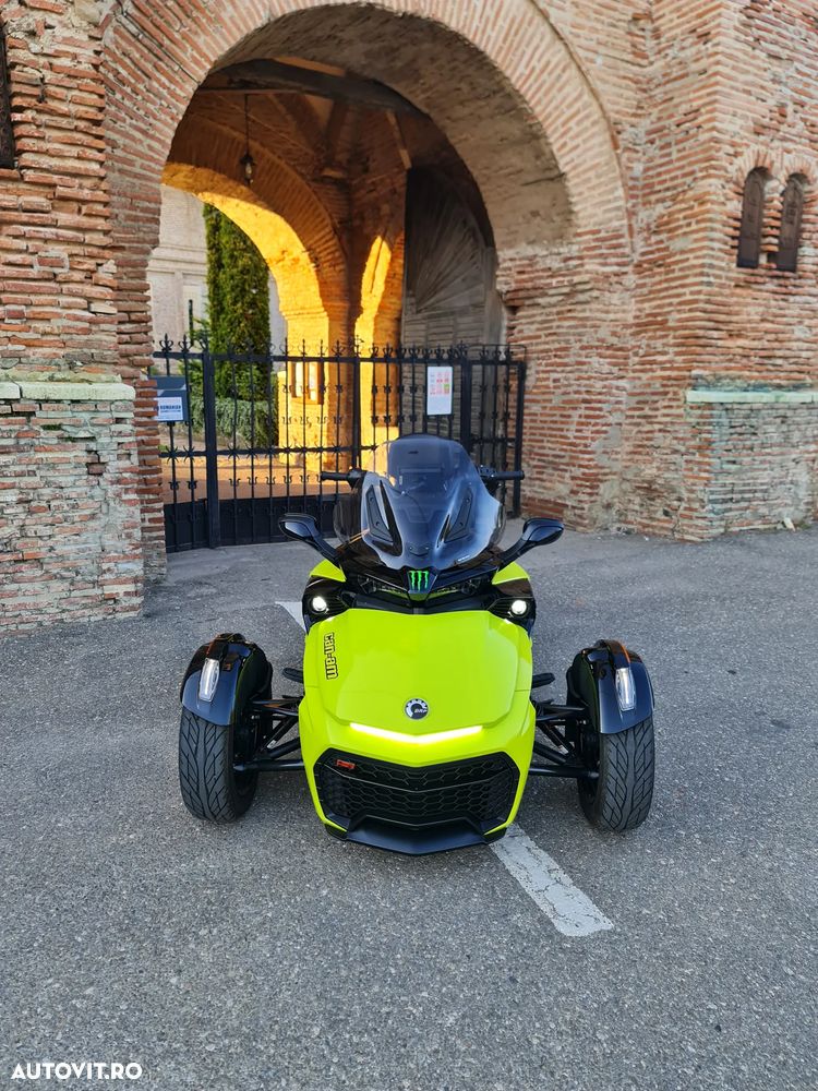 Can-Am Spyder - 14