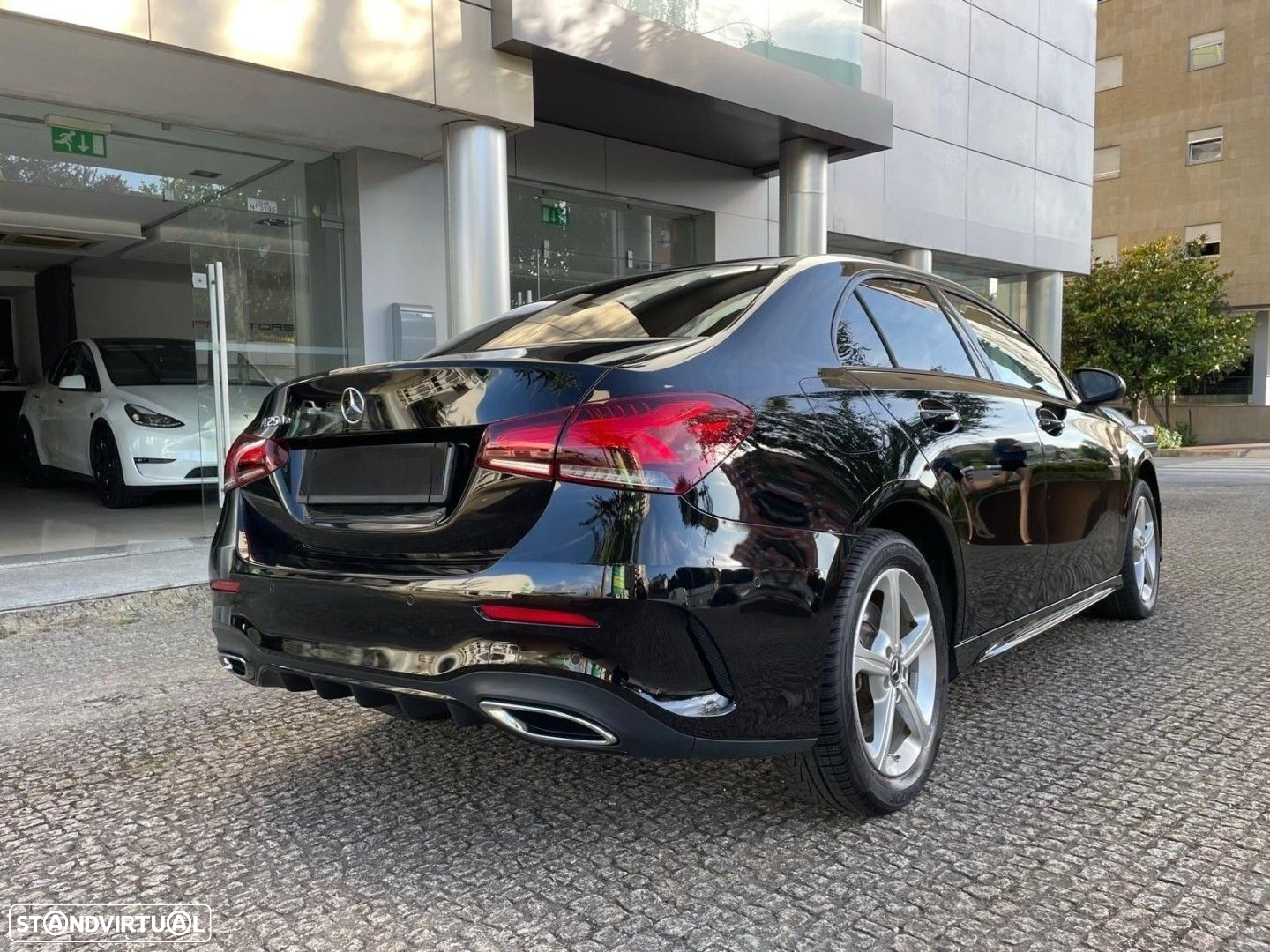 Mercedes-Benz A 250 Limousine e AMG Line - 8