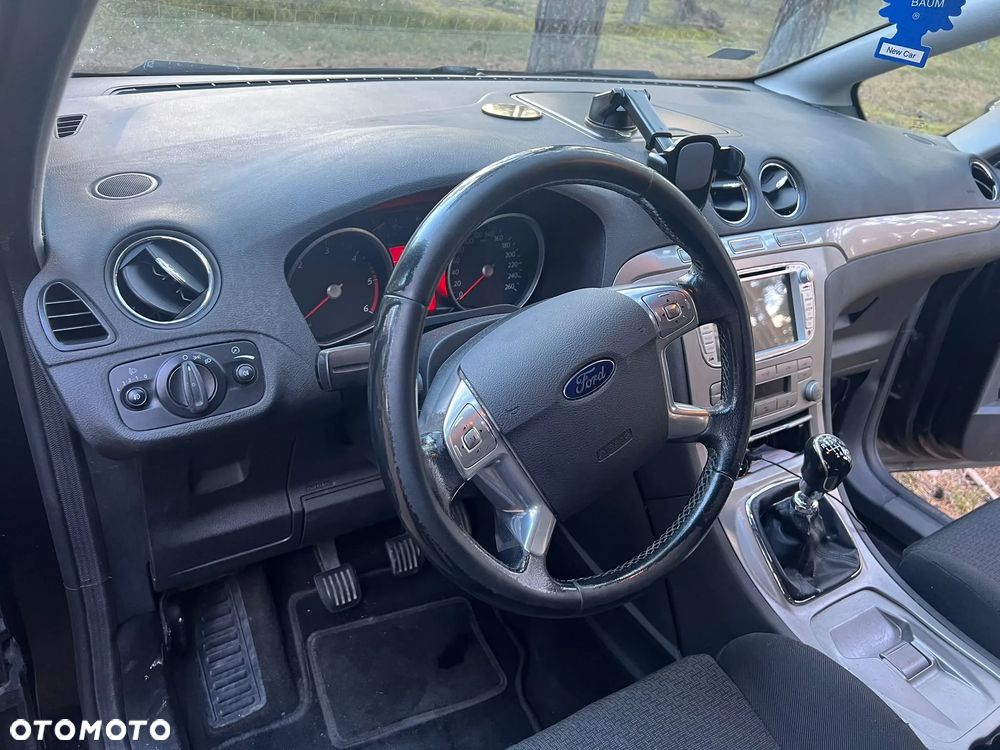 Ford S-Max - 11