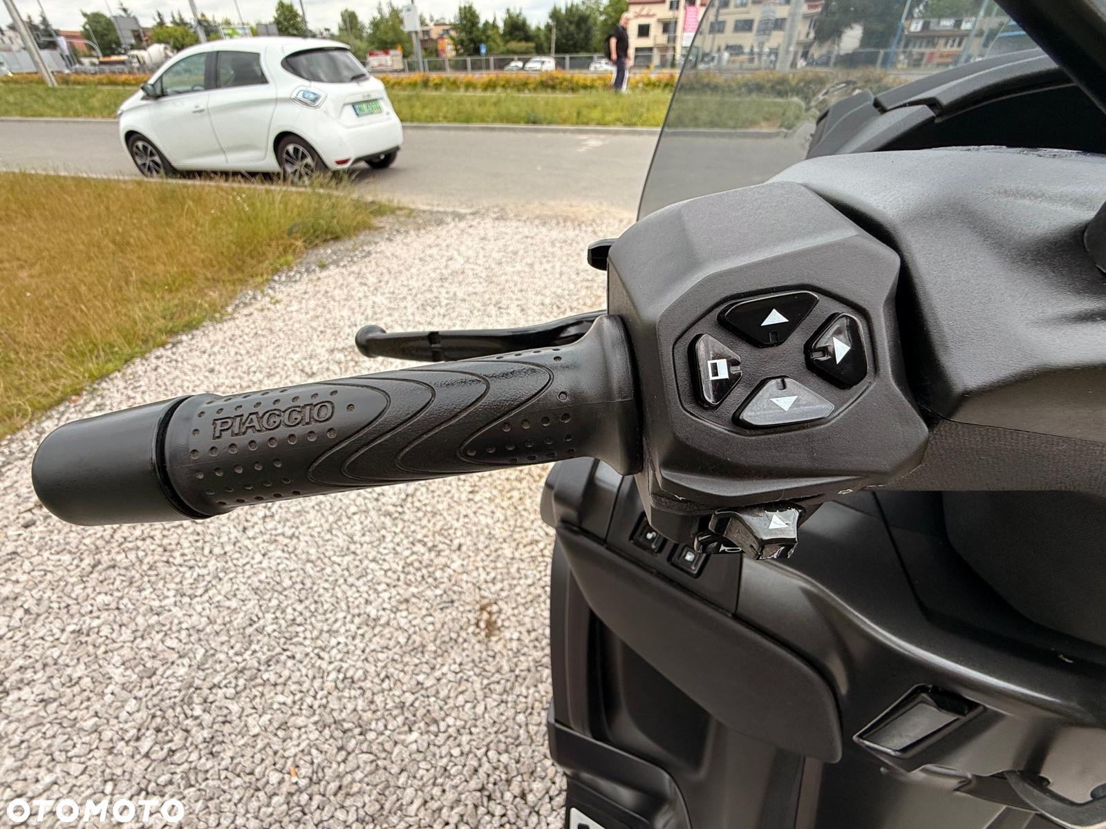 Piaggio MP-3 - 14