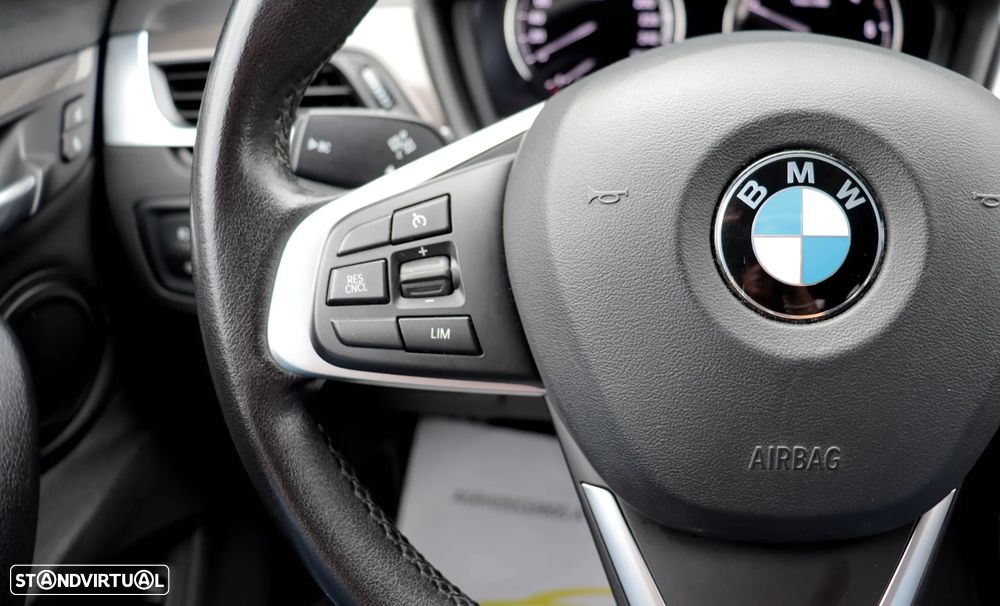 BMW X1 16 d sDrive xLine Auto — fotografia 25