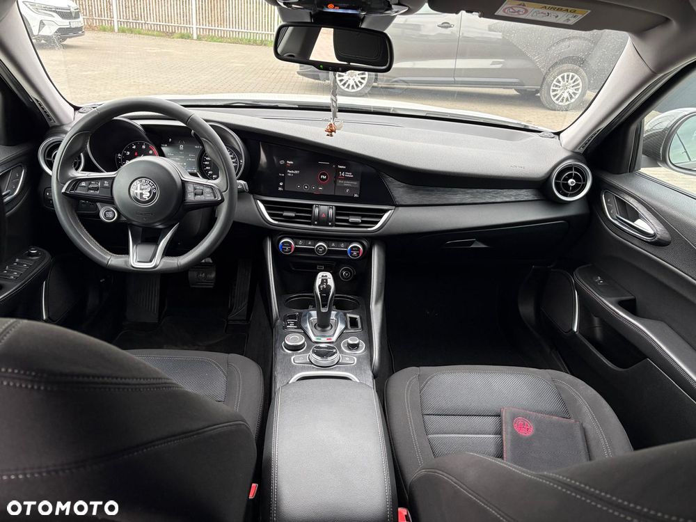 Alfa Romeo Giulia 2.0 Turbo - 12