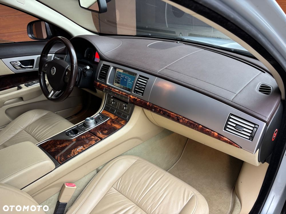 Jaguar XF 3.0 V6 Premium Luxury - 10