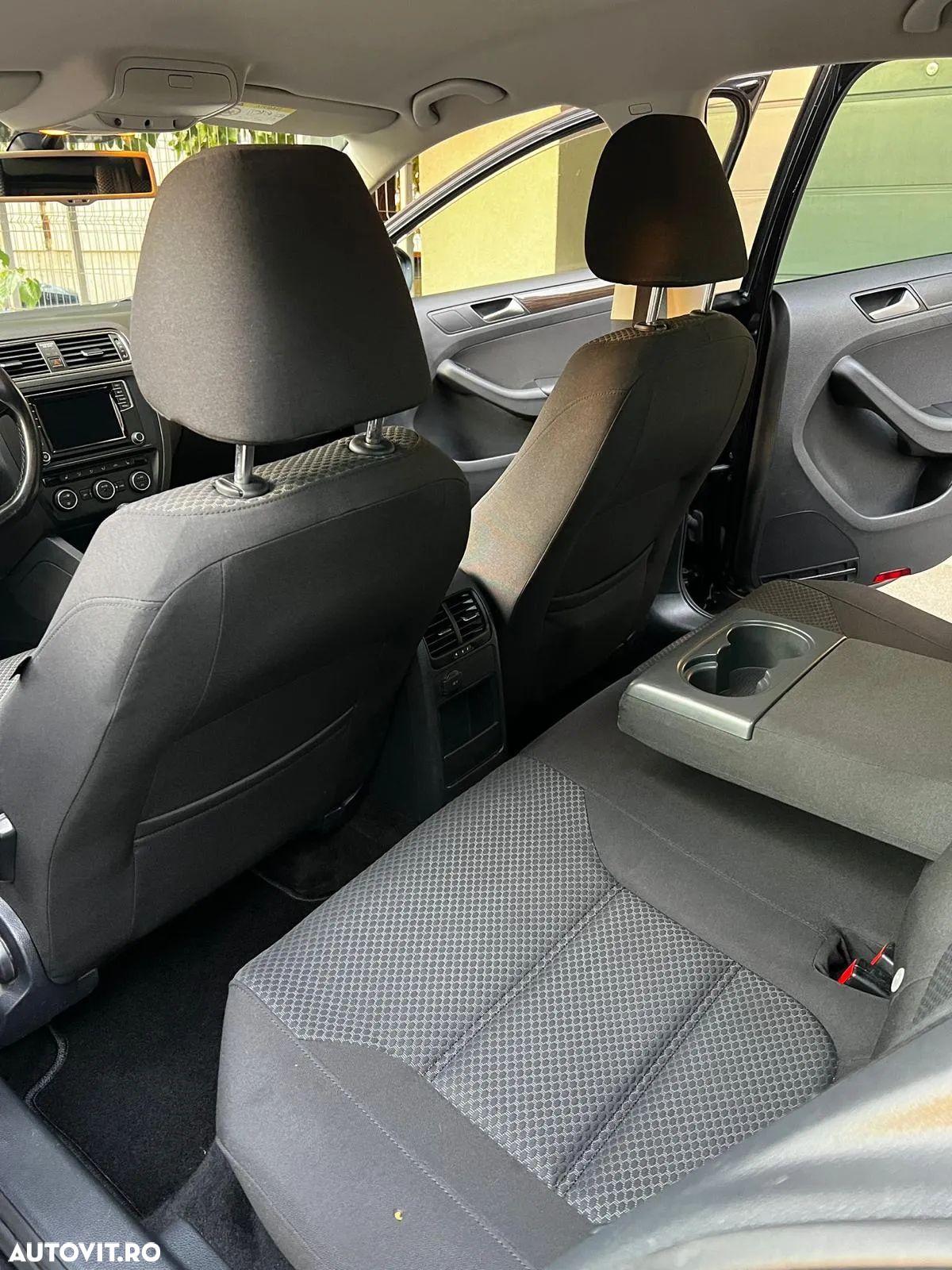 Volkswagen Jetta - 8