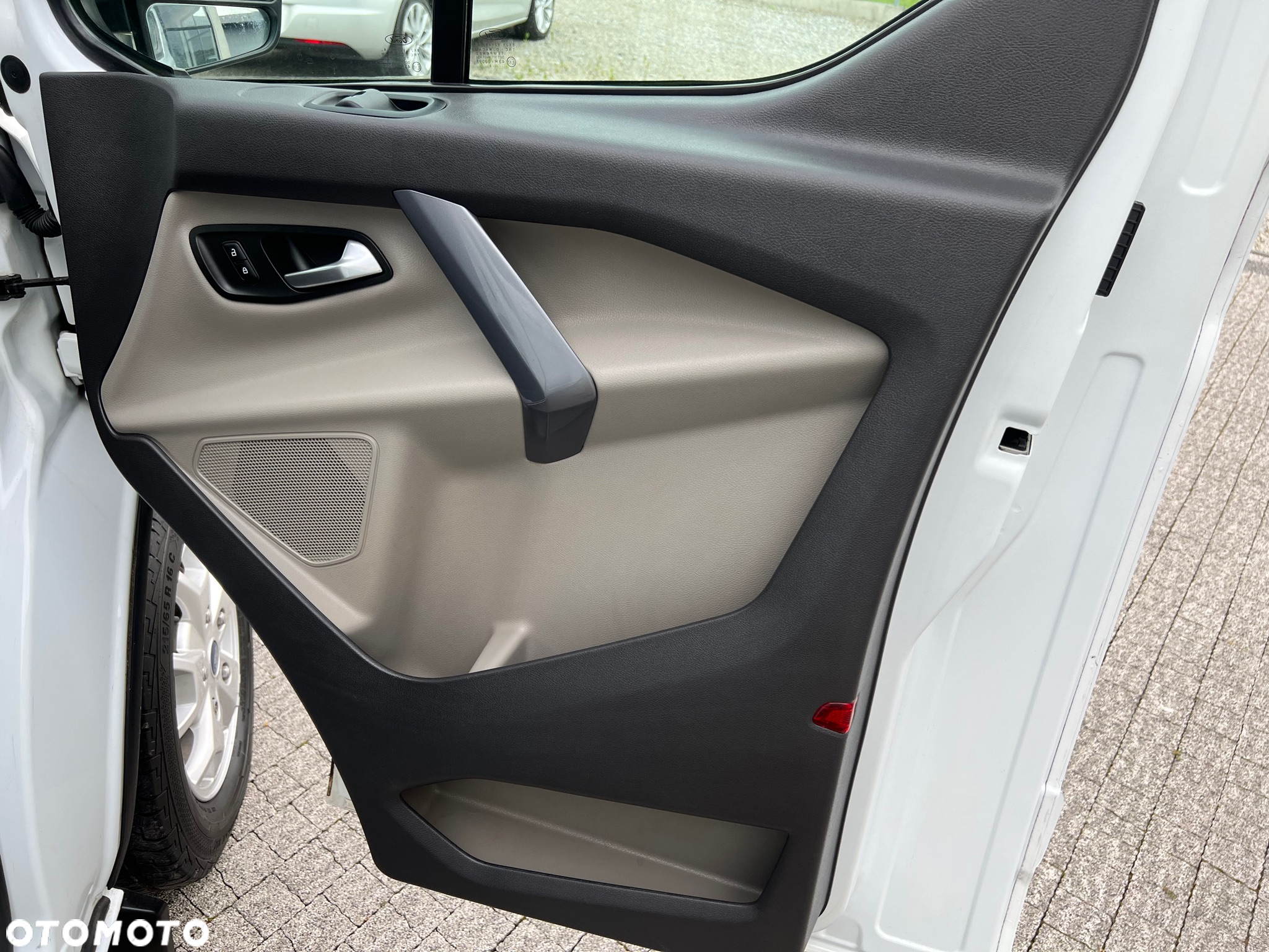 Ford Tourneo Custom - 29