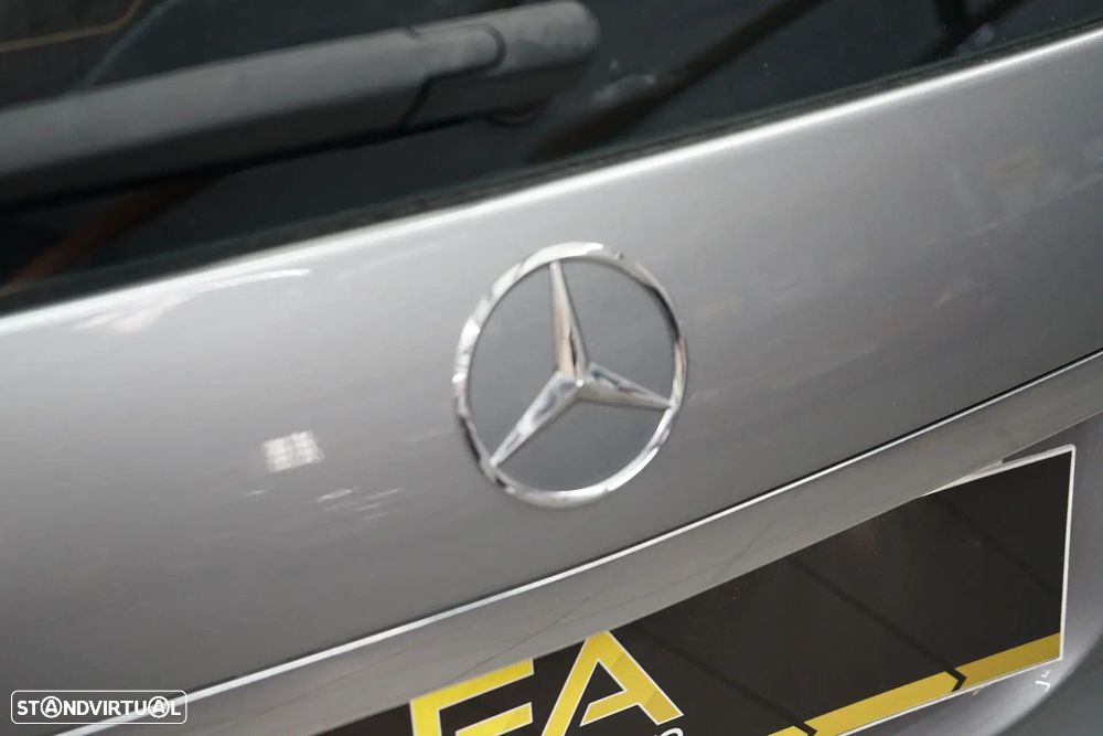 Mercedes-Benz E 220 CDi Avantgarde BlueEfficiency Auto - 14
