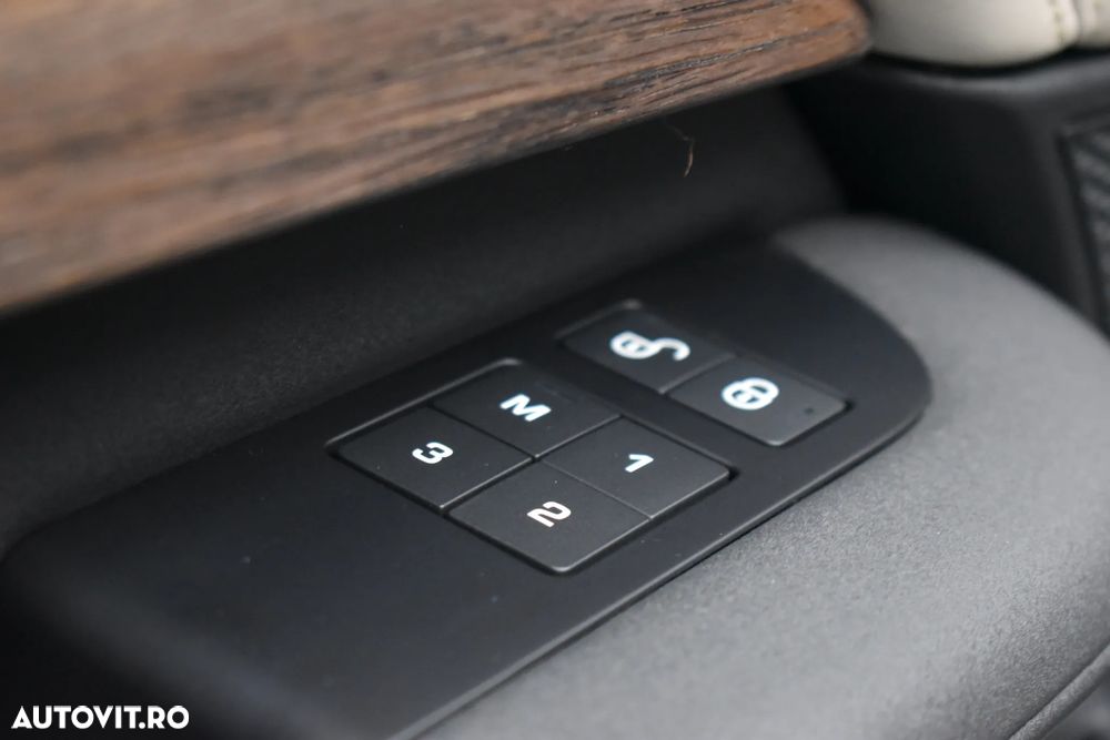 Land Rover Discovery 2.0 L SD4 HSE Luxury - 24