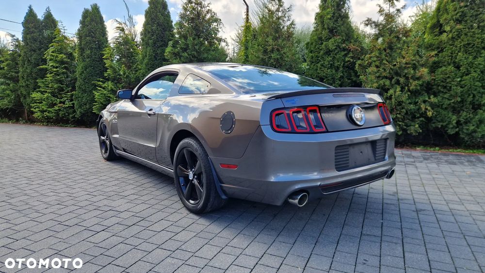 Ford Mustang - 4