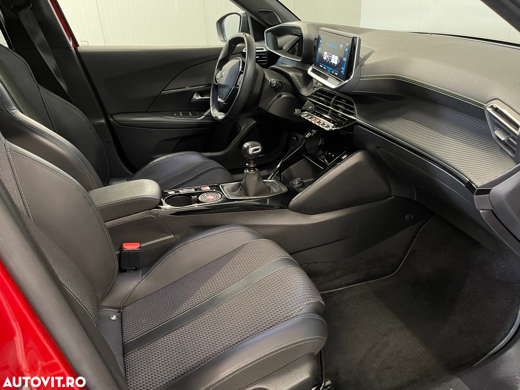 Peugeot 2008 1.2 PureTech BVM6 STT GT - 11