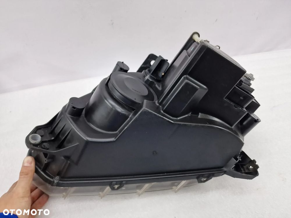 VW AMAROK 2H 09- PRAWA LAMPA PRZEDNIA PRZÓD , NR AUKCJI LA102 - 12