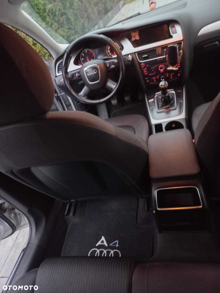 Audi A4 Limousine - 6