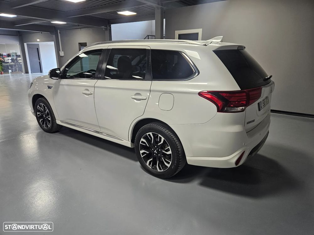 Mitsubishi Outlander - 4