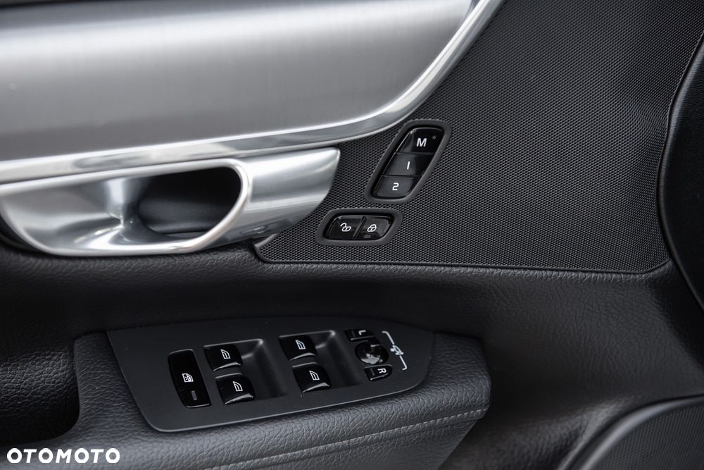 Volvo V90 D3 AWD Geartronic Inscription - 22