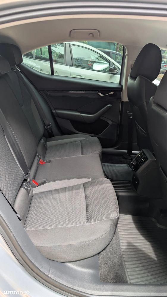 Skoda Octavia 2.0 TDI DSG Ambition - 9