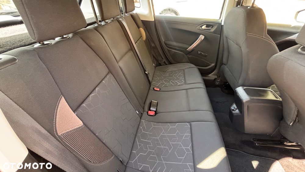 Peugeot 2008 1.6 e-HDi Allure S&S - 10