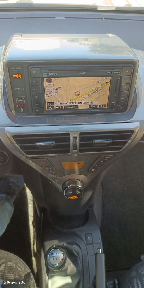 Toyota iQ 1.0 + - 13