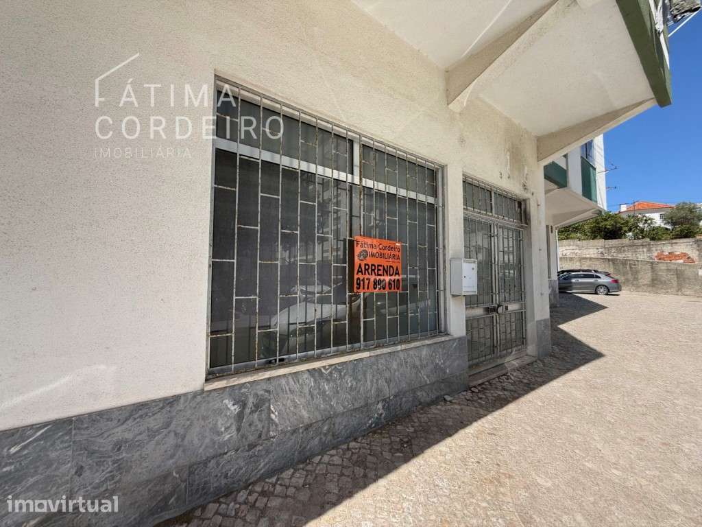 Loja para arrendamento situada na Quinta de São Nicolau, em Corroios - Grande imagem: 2/20