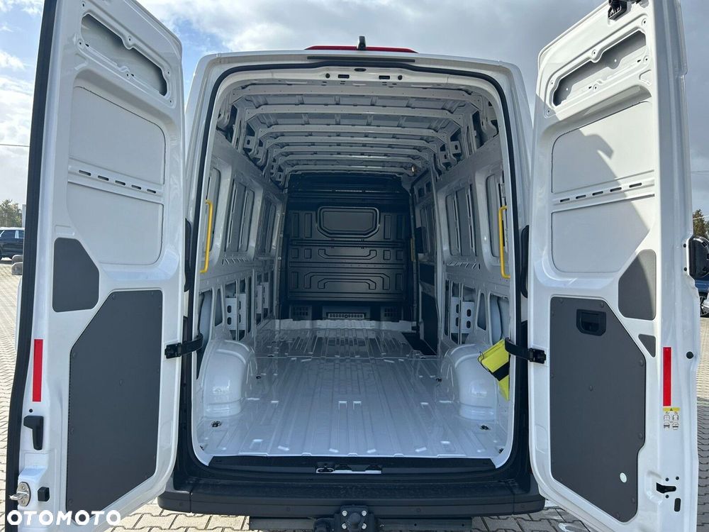 Volkswagen Crafter 35 2.0 TDI L4H3 4490 177KM AUTOMAT - 8