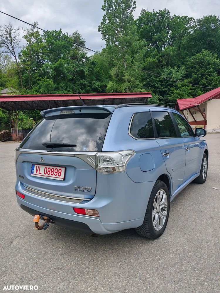 Mitsubishi Outlander - 8