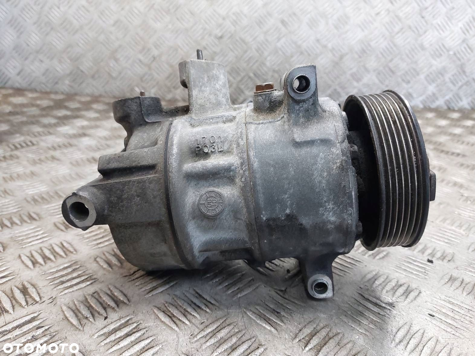SPRĘŻARKA KOMPRESOR KLIMATYZACJI VOLKSWAGEN GOLF V 5N0820803 - 4