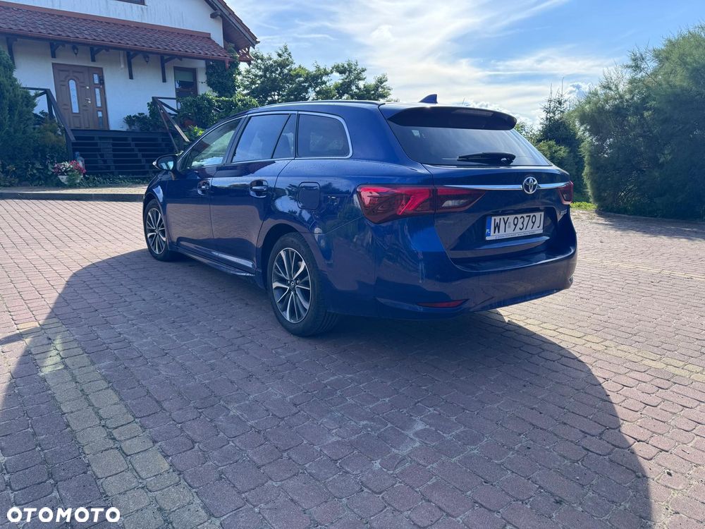 Toyota Avensis 2.0 D-4D Premium - 4
