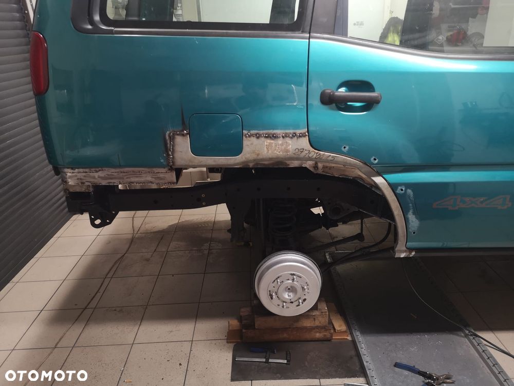 Nissan Terrano 2.4 SR - 14