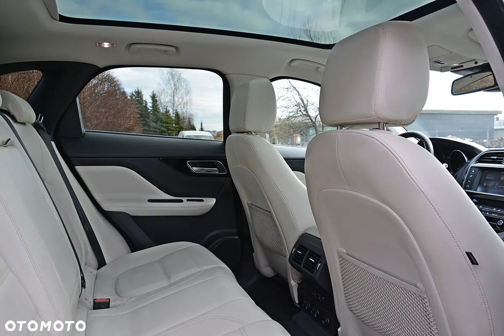 Jaguar F-Pace 2.0 i4D AWD Prestige - 24