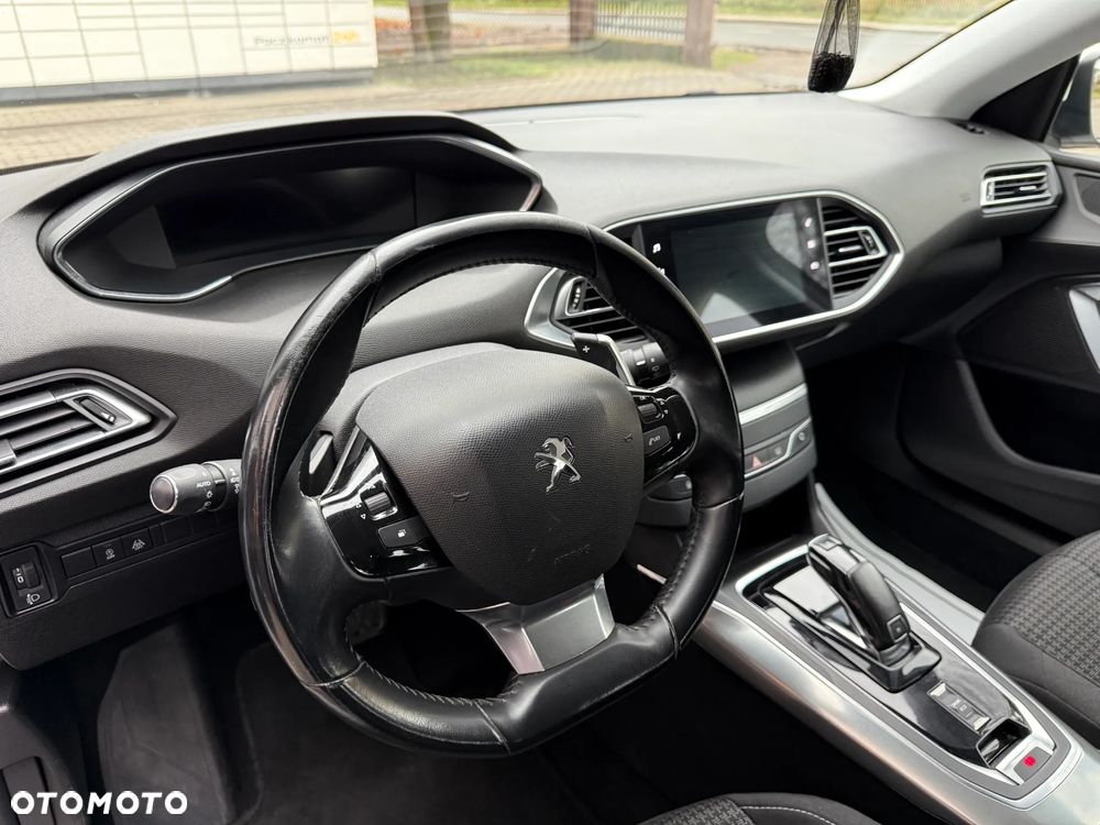 Peugeot 308 1.5 BlueHDi Active Pack Business S&S EAT8 - 32