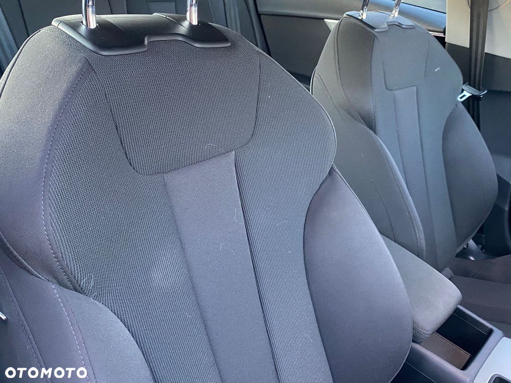 Audi A4 Limousine 40 TFSI S tronic advanced - 28