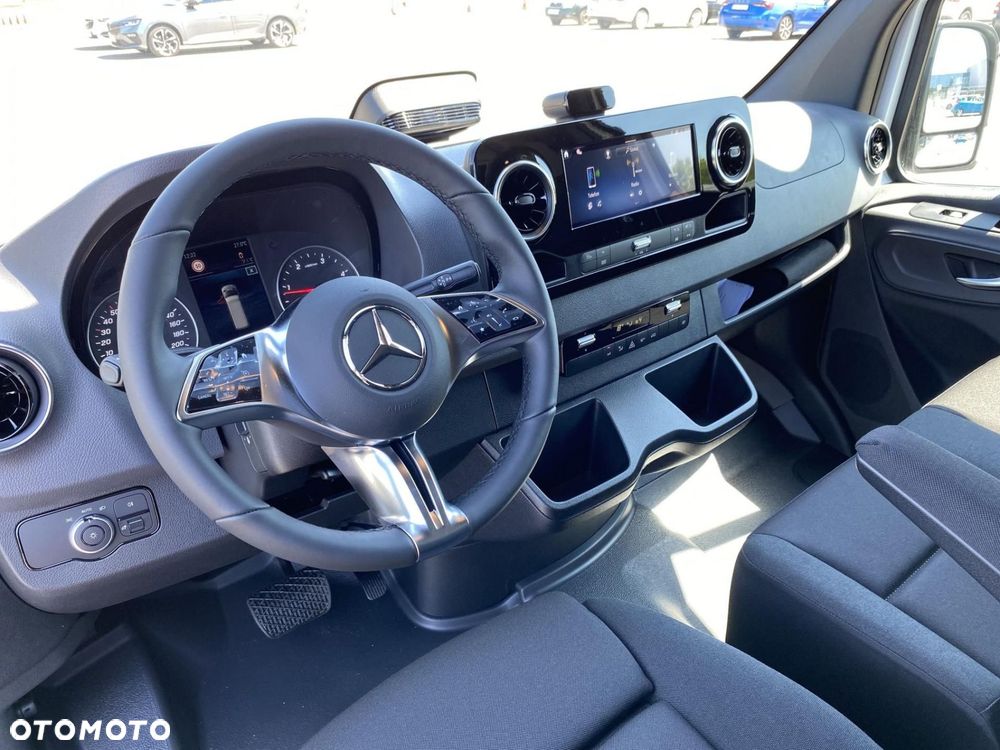 Mercedes-Benz Sprinter - 14