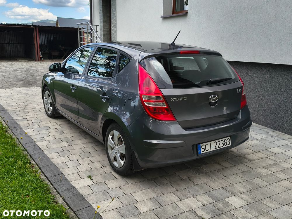 Hyundai i30 1.4 Base + - 7