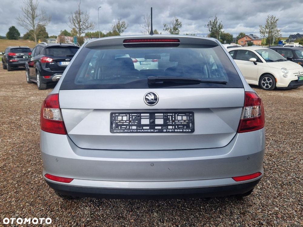 Skoda RAPID 1.6 TDI DSG Ambition - 27