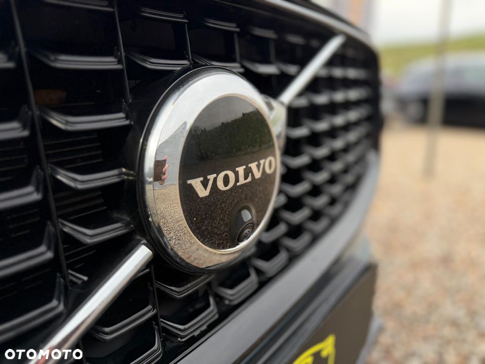 Volvo XC 60 B5 B AWD Ultimate Dark - 18