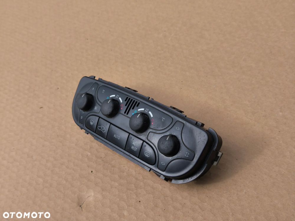Panel nawiewu klimatyzacji Mercedes G-klasa w463 A4638300385 - 2