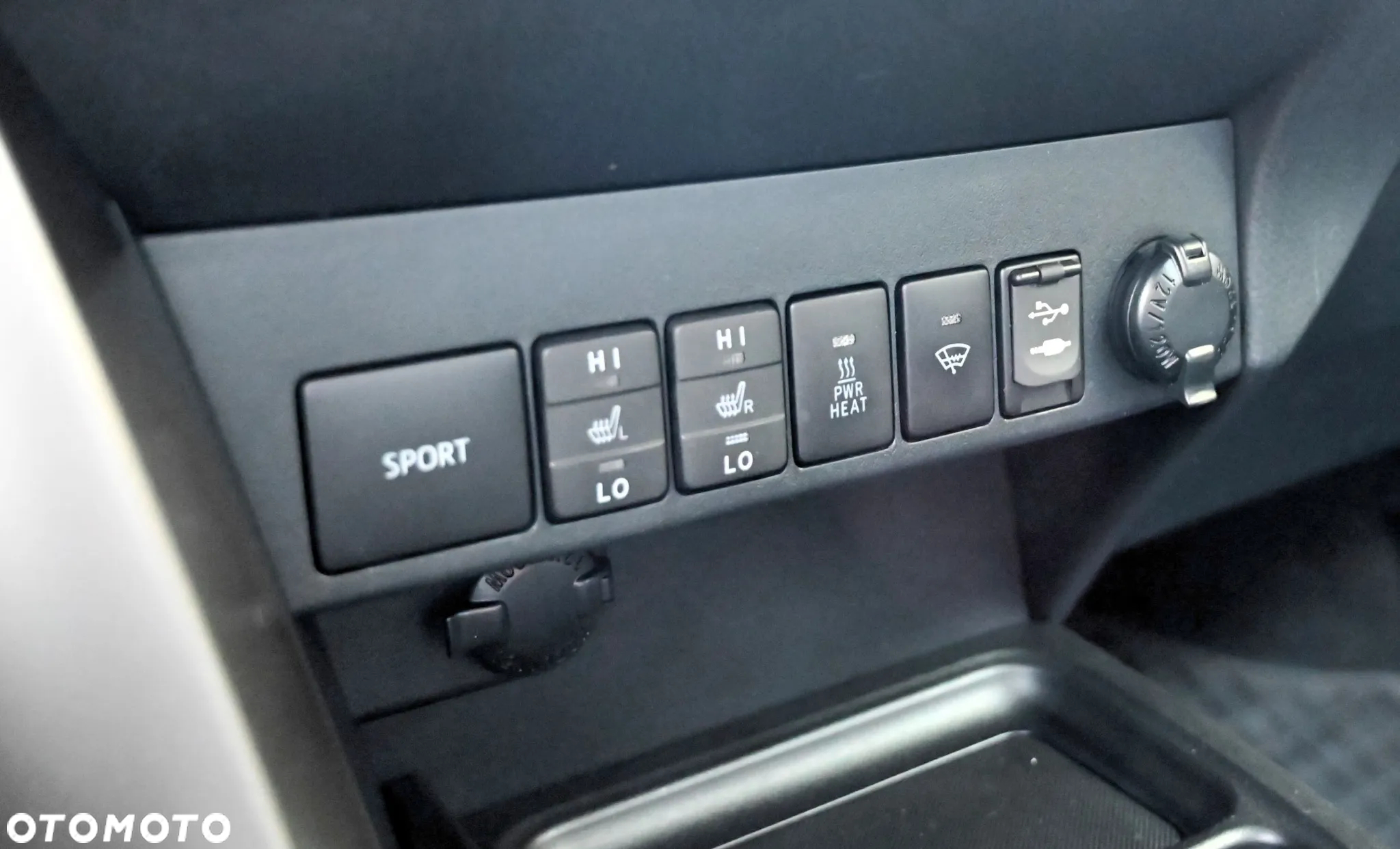 Toyota RAV4 - 24