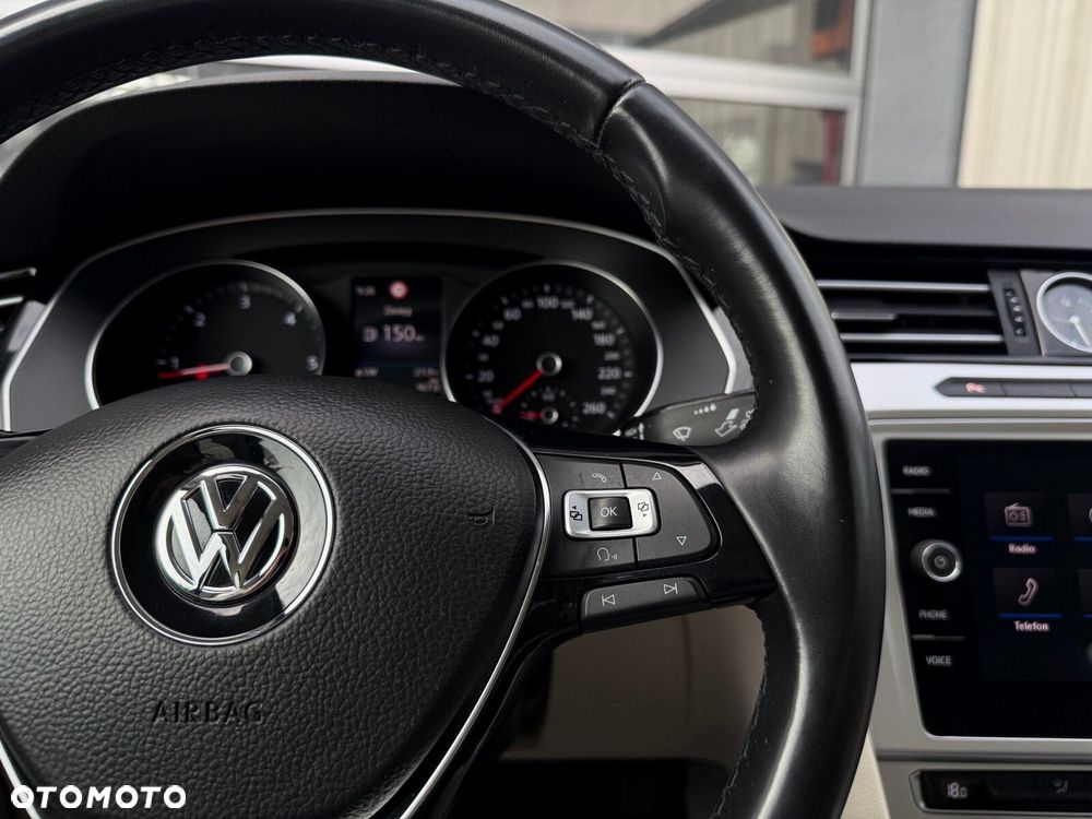 Volkswagen Passat 2.0 TDI SCR Comfortline - 18