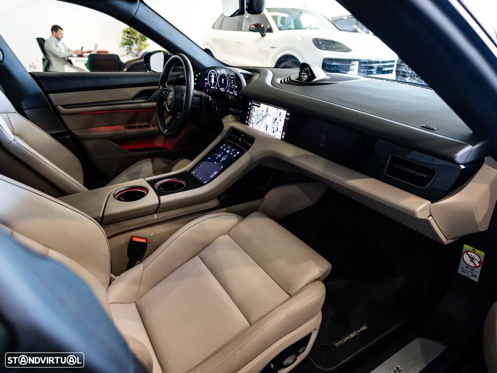 Porsche Taycan Sport Turismo - 44