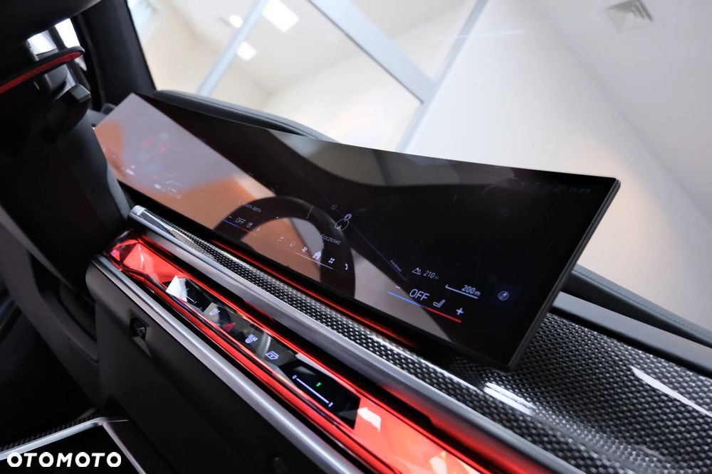BMW Seria 7 M760e PHEV xDrive Individual Edition sport - 38