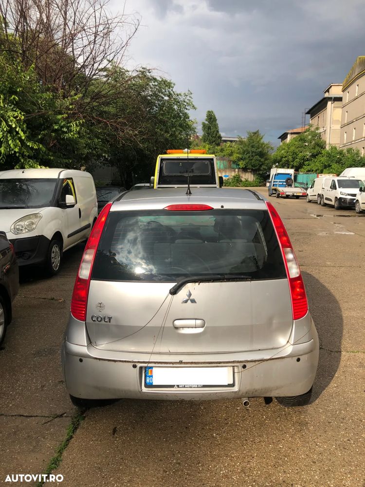 Dezmembrez Mitsubishi Colt 4 usi gri argintiu benzina cutie automata 2006 - 8