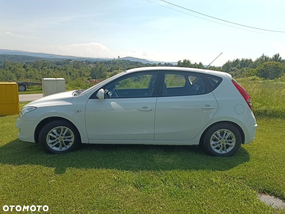 Hyundai i30 2.0 Premium - 11