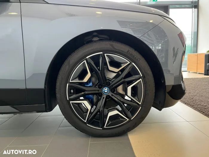 BMW iX xDrive40 - 18