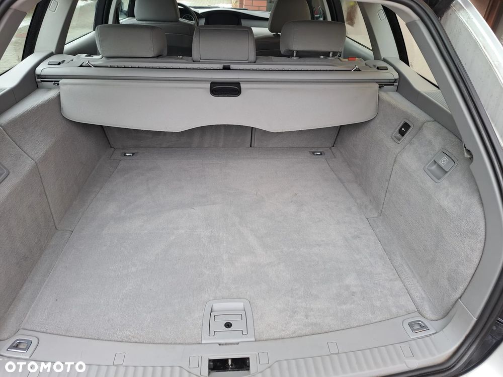 BMW Seria 5 523i Touring - 18